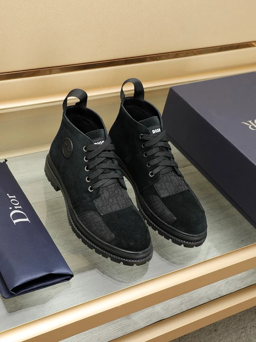Factory P460 men's shoes💰【Dior】Dior✨ is online simultaneously👏 This casual sports shoe is a new product in the series and continues Di*r's classic style. The upper is made of original first-layer cowhide, paired with a textured outsole, and the brand's iconic details are on the side openings to enhance the style. Fashionable and versatile. Create a casual look. Size: 38-44 (45 customized)